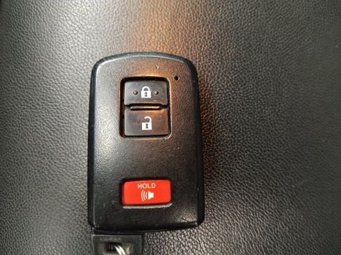 Used 2019 Toyota Highlander XLE image 32