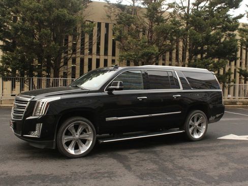 Used 2017 Cadillac Escalade ESV Platinum image 9
