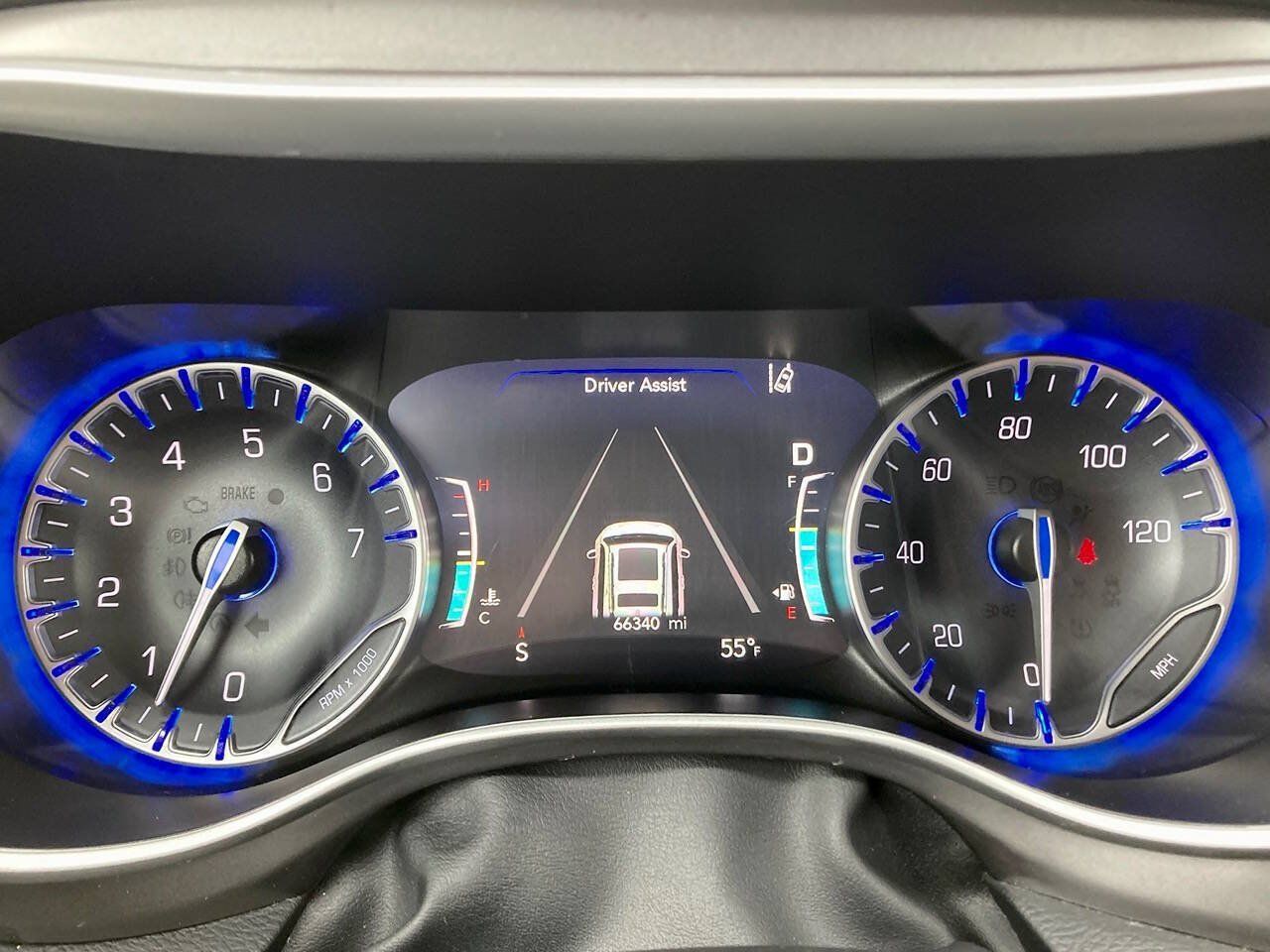 Used 2024 Chrysler Pacifica Touring-L FWD image 18