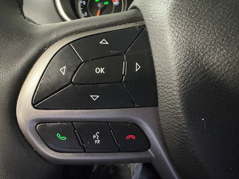 Used 2022 Jeep Cherokee Limited w/ Mopar Interior Package AWD/4WD image 17