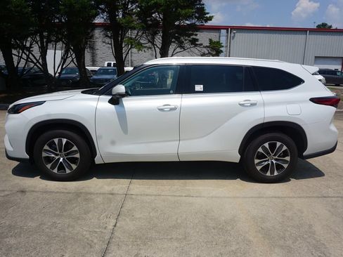 Used 2022 Toyota Highlander XLE FWD image 22