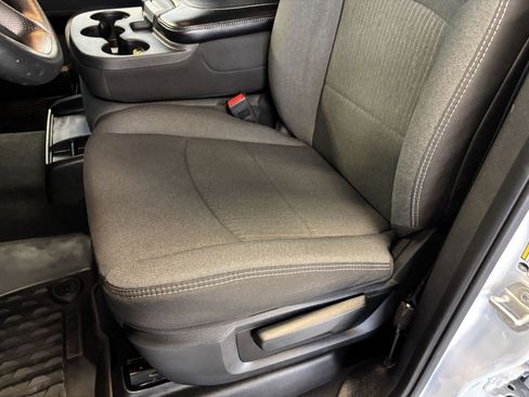 Used 2024 RAM 2500 Tradesman w/ Chrome Appearance Group image 19