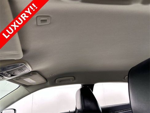 Used 2018 Chrysler 300 Limited image 19