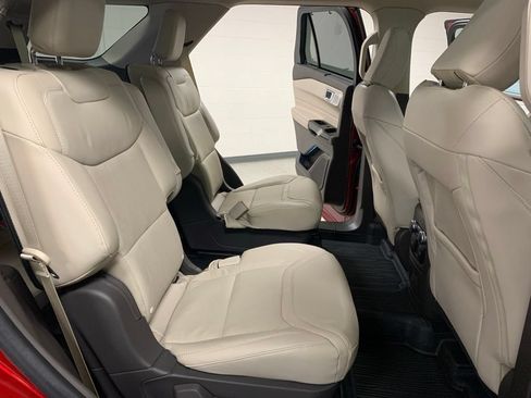 Used 2023 Ford Explorer Platinum w/ Premium Technology Package AWD/4WD image 10