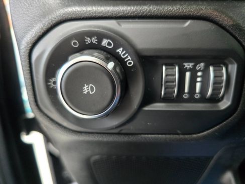 Used 2022 Jeep Wrangler Unlimited Sport image 32