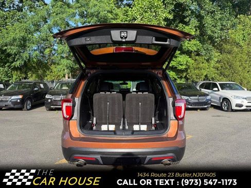 Used 2017 Ford Explorer XLT w/ Equipment Group 202A AWD/4WD image 18