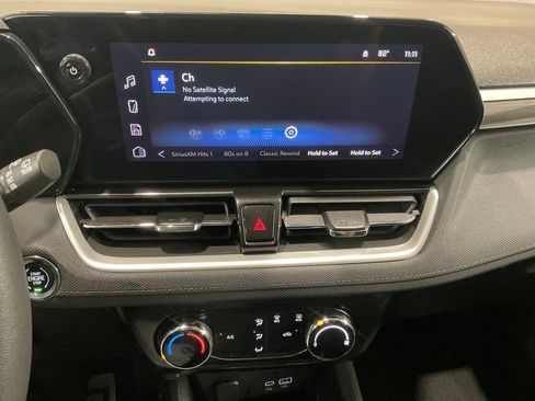Used 2025 Chevrolet TrailBlazer LT AWD/4WD image 16
