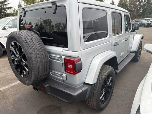 Used 2023 Jeep Wrangler Sahara w/ Cold Weather Group AWD/4WD image 3