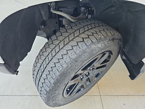 Certified 2024 Chevrolet Silverado 1500 LT Trail Boss w/ Convenience Package II AWD/4WD image 36