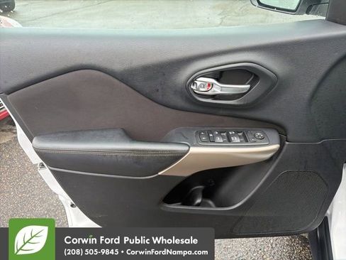 Used 2017 Jeep Cherokee Latitude image 13