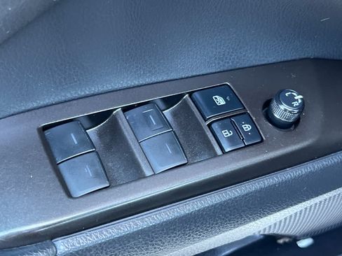 Used 2021 Toyota Camry SE FWD image 13