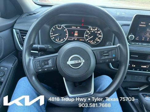 Used 2024 Nissan Rogue SV FWD image 17
