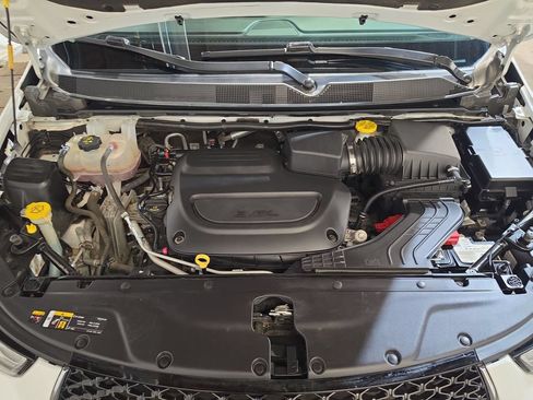 Used 2024 Chrysler Pacifica Touring-L FWD image 17