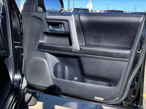 Used 2016 Toyota 4Runner SR5 image 22