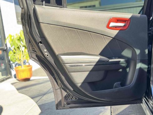 Used 2019 Dodge Charger R/T w/ Blacktop Package image 34