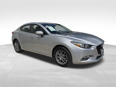 Used 2018 MAZDA MAZDA3 Touring FWD image 3