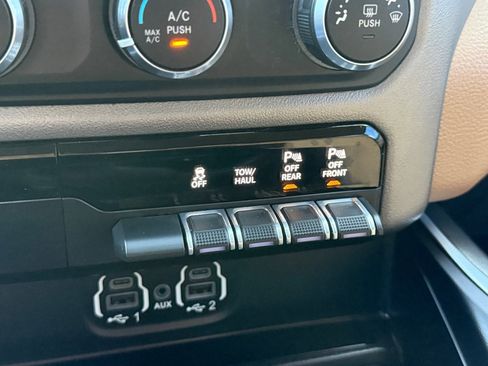 Used 2020 RAM 1500 Big Horn AWD/4WD image 35