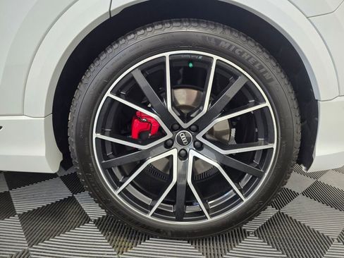 Used 2021 Audi Q8 Prestige w/ Prestige Package image 21