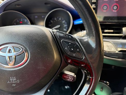 Used 2020 Toyota C-HR XLE FWD image 34