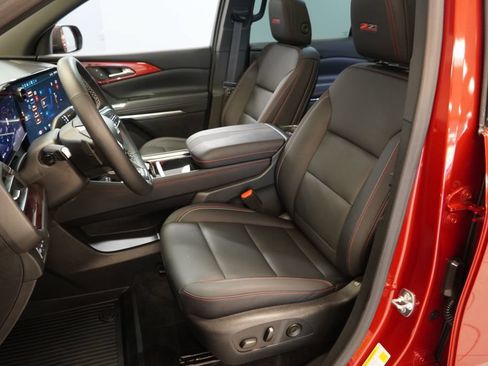 Certified 2025 Chevrolet Traverse Z71 w/ Driver Confidence Package AWD/4WD image 4