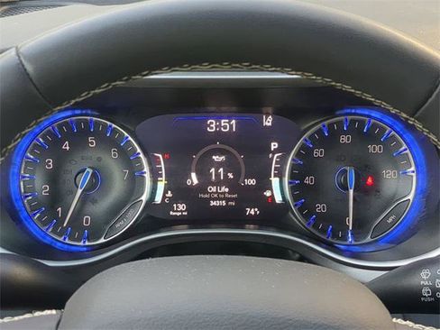 Certified 2024 Chrysler Pacifica Touring-L image 33