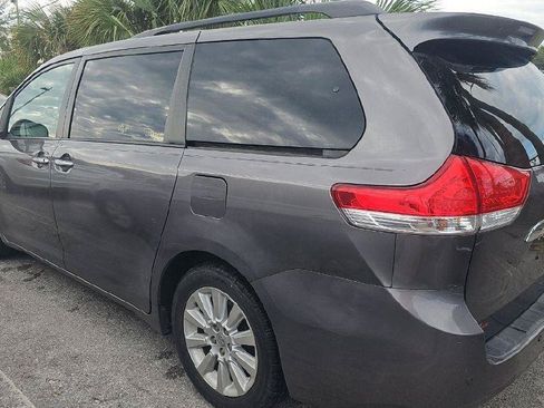 Used 2014 Toyota Sienna Limited w/ Limited Premium Package FWD image 8