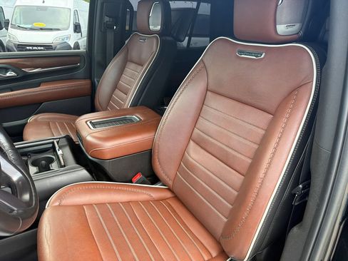 Used 2024 GMC Yukon Denali Ultimate AWD/4WD image 9