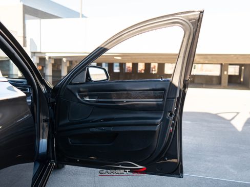 Used 2015 BMW 750Li xDrive image 42