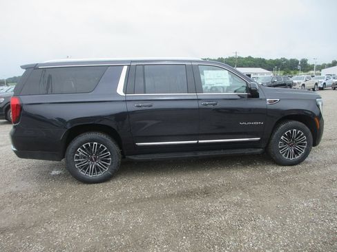 New 2026 GMC Yukon XL Elevation w/ Elevation Premium Package AWD/4WD image 3