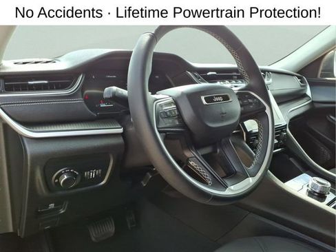 Used 2023 Jeep Grand Cherokee Laredo AWD/4WD image 13