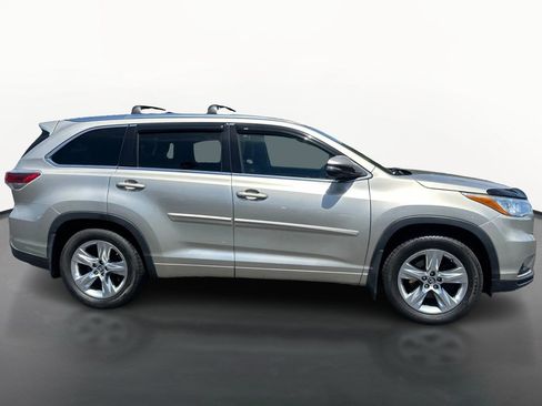 Used 2016 Toyota Highlander Limited AWD/4WD image 2
