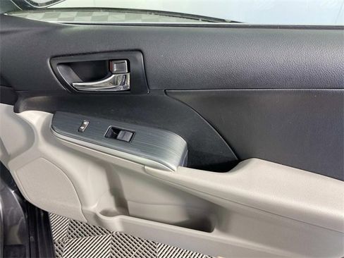 Used 2013 Toyota Camry LE image 23
