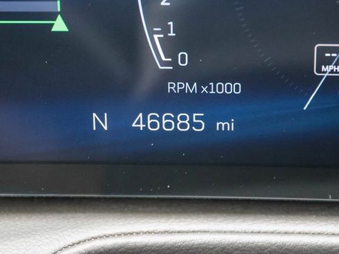 Used 2024 Cadillac XT4 Premium Luxury image 32