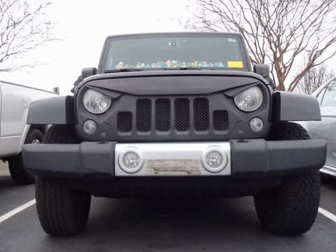 Used 2015 Jeep Wrangler Unlimited Sahara image 2