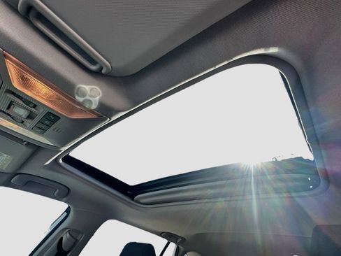 Used 2019 Toyota RAV4 XLE FWD image 17