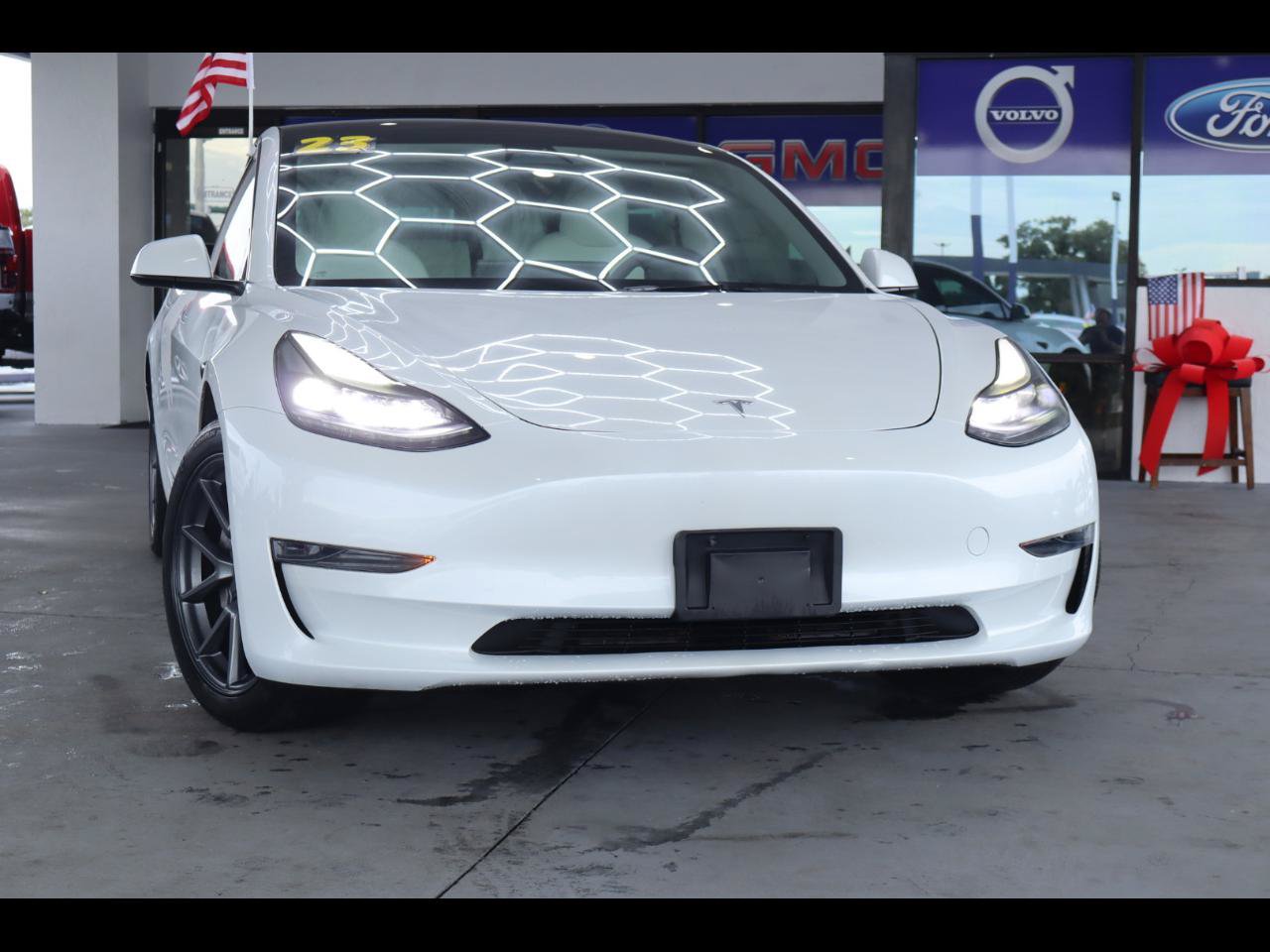 Used 2023 Tesla Model 3 Standard Range RWD image 1