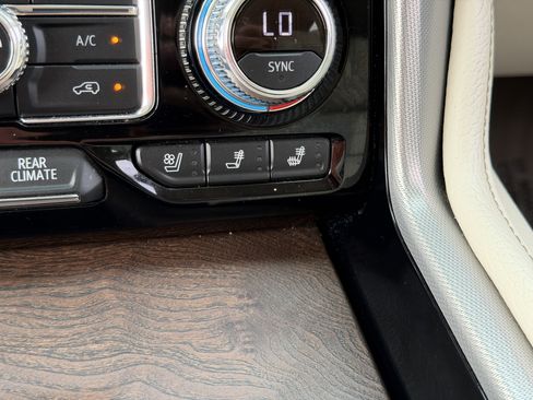 Used 2021 GMC Yukon XL Denali w/ Denali Ultimate Package image 31