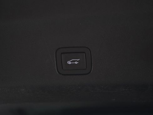 Used 2023 GMC Yukon XL SLT image 19