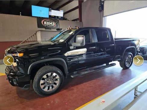 Used 2025 Chevrolet Silverado 2500 Custom w/ Custom Value Package image 1