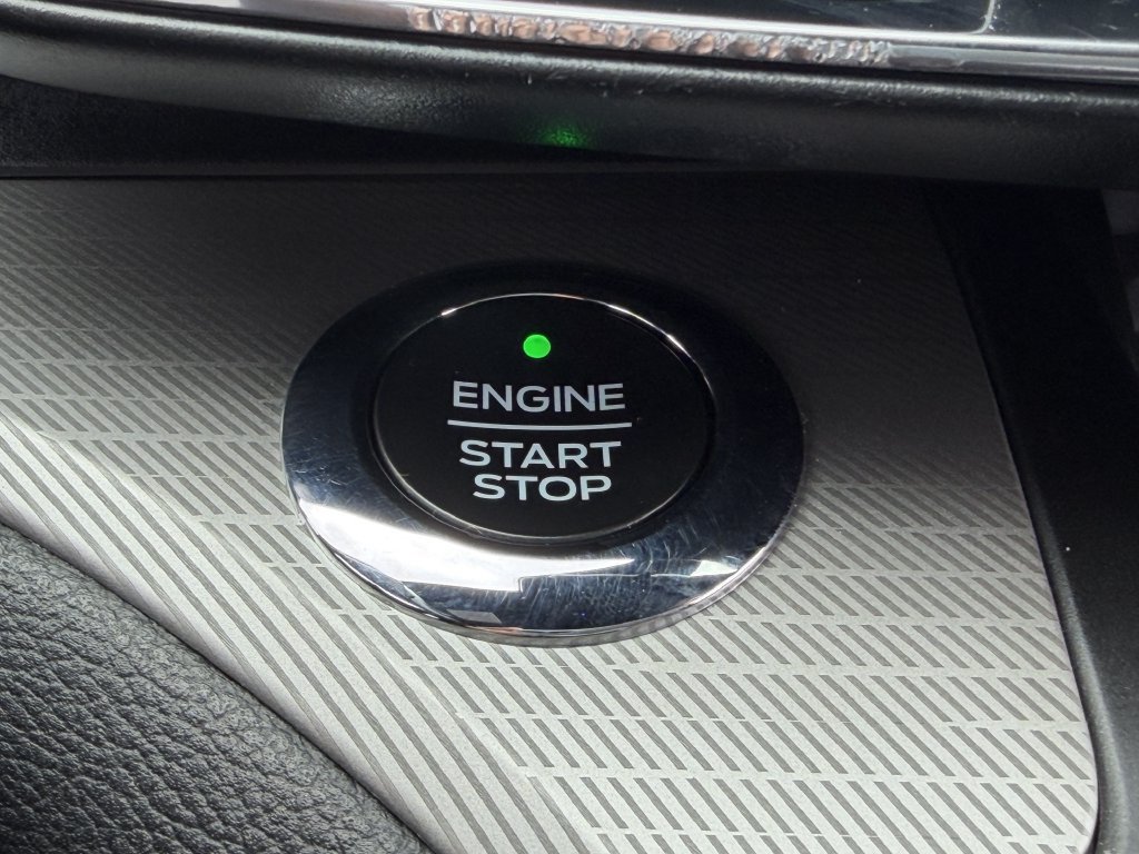 Used 2020 Ford Explorer XLT w/ Equipment Group 202A RWD image 20