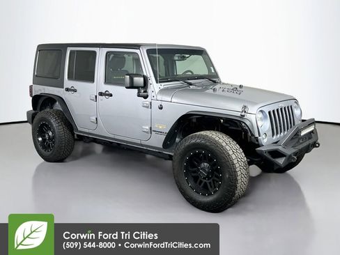 Used 2015 Jeep Wrangler Unlimited Sahara w/ Connectivity Group AWD/4WD image 1