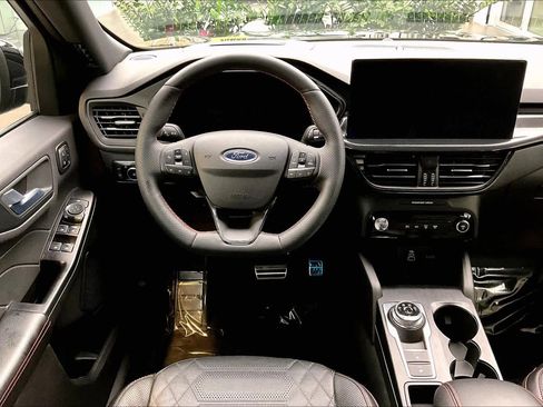 Used 2024 Ford Escape ST-Line Elite w/ Premium Technology Package image 10