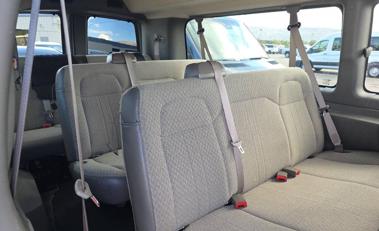 Used 2025 Chevrolet Express 3500 LT w/ LT Preferred Equipment Group RWD image 10