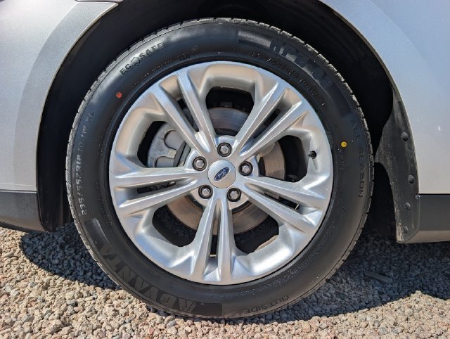 Used 2016 Ford Taurus SEL w/ Equipment Group 201A FWD image 11