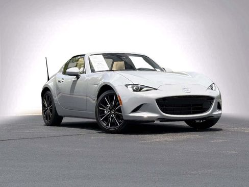 Used 2026 MAZDA MX-5 Miata RF Grand Touring RWD image 2