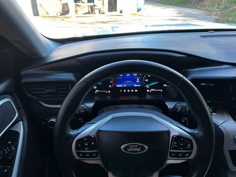 Used 2020 Ford Explorer XLT image 17