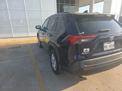 Used 2019 Toyota RAV4 XLE w/ Convenience Package FWD image 6