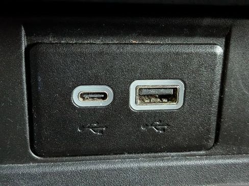 Used 2023 Chevrolet Suburban Premier image 27