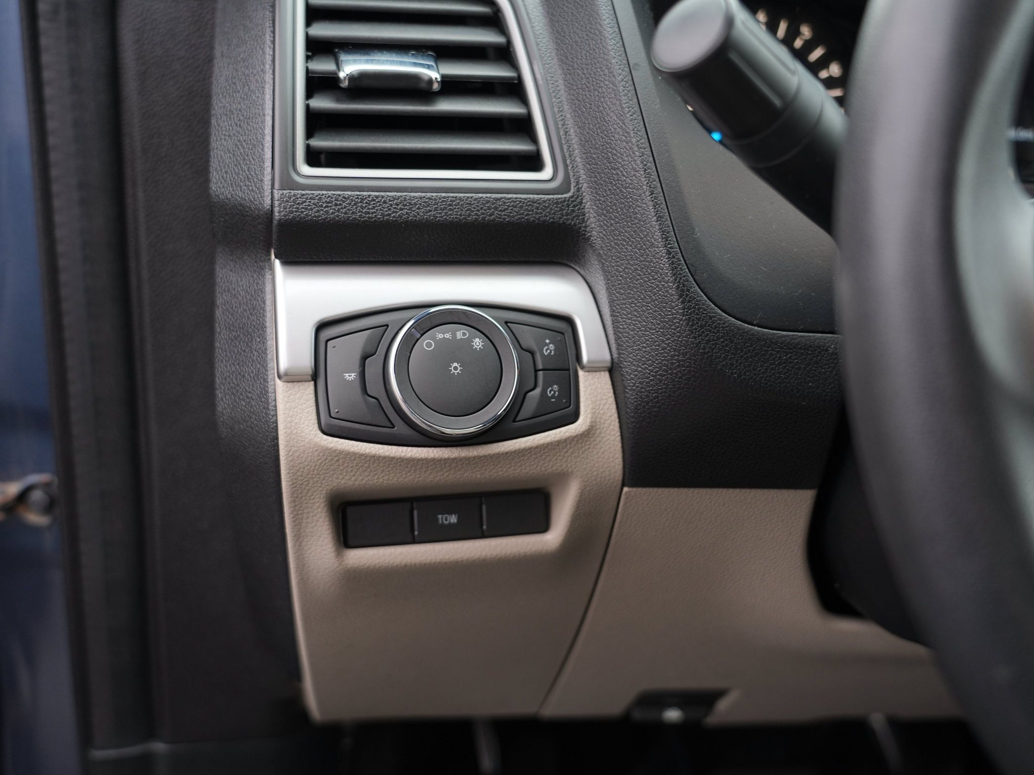 Used 2018 Ford Explorer 4WD image 17