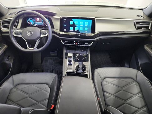 Certified 2025 Volkswagen Atlas Cross Sport SE image 7